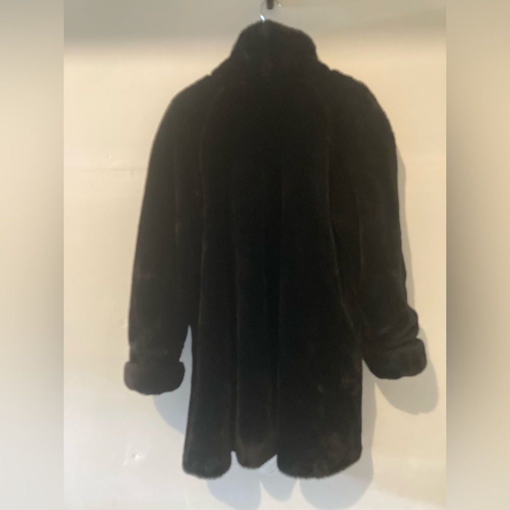 Elegant Black Teddy Jacket - Picture 5 of 5